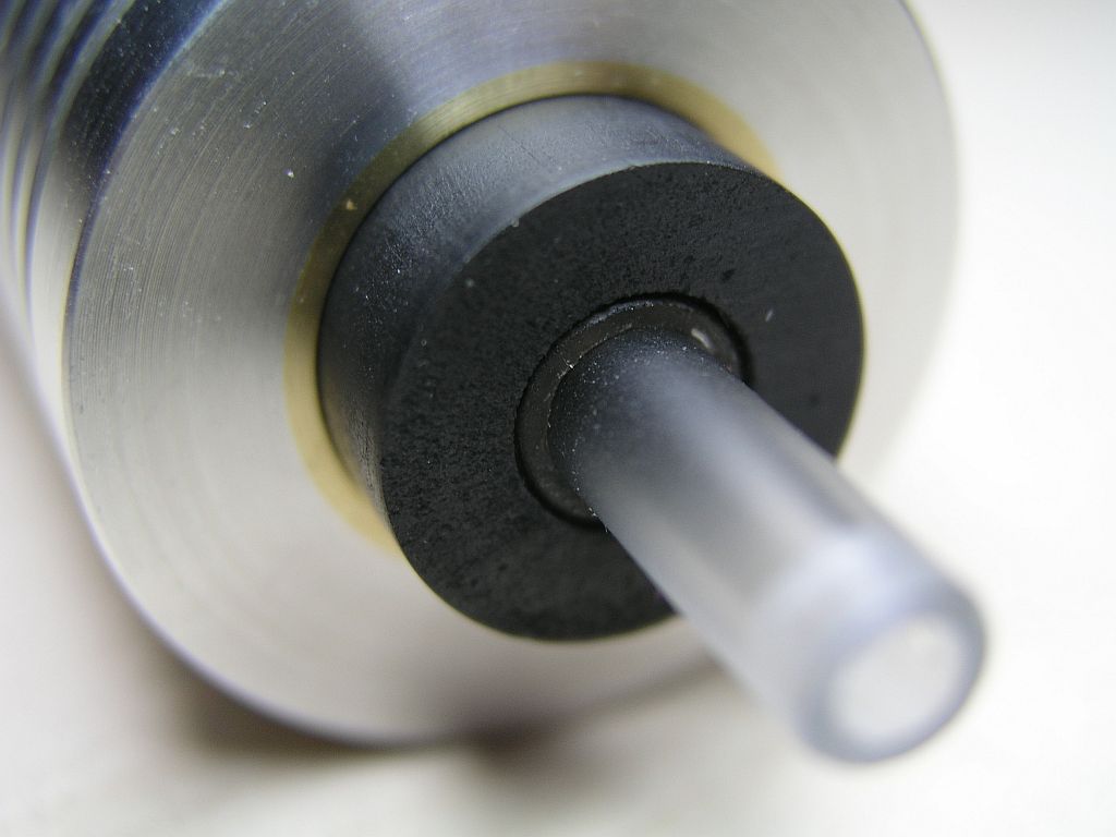 Beta-Stirling Graphitkolben mit Durchführungskolben